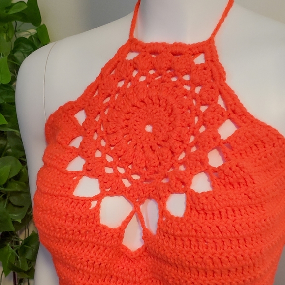 Crochet coral halter top - Picture 3 of 3